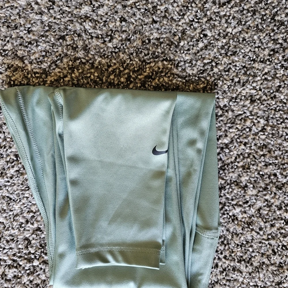 Nike High-Rise Mint Green Leggings
